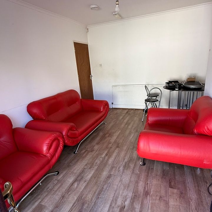 Room in a Shared House, Yew Tree Road, B6 - Photo 1