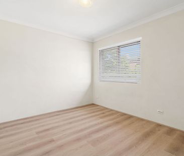 Well-Presented Townhouse in Prime Kingsford Location - Photo 2