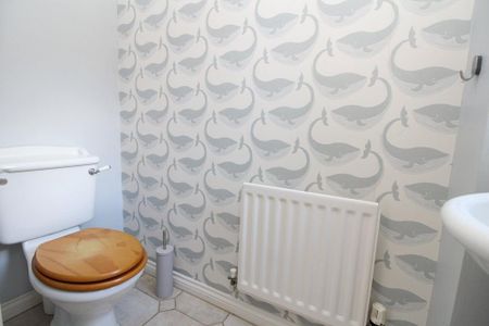 3 bedroom end of terrace house to rent - Photo 3