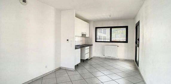 Lyon 2ème : En étage élevé T3 avec cuisine aménagée et terrasse de 13m² - Photo 2