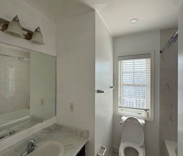 For Lease - 8 Redfern Street, Brampton, Ontario - Photo 6