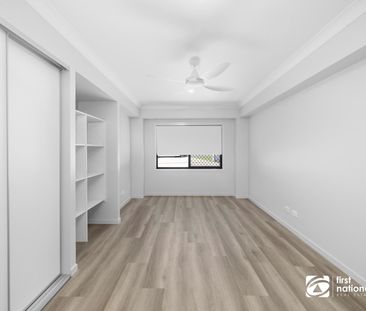 CHARMING FAMILY HOME CLOSE TO BAY IN THORNESIDE - Photo 2