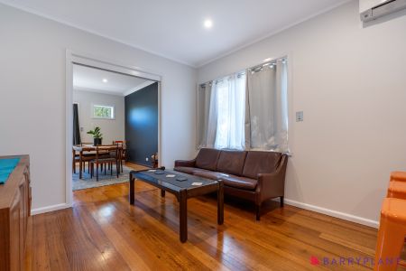 Modern three-bedroom home! - Photo 2