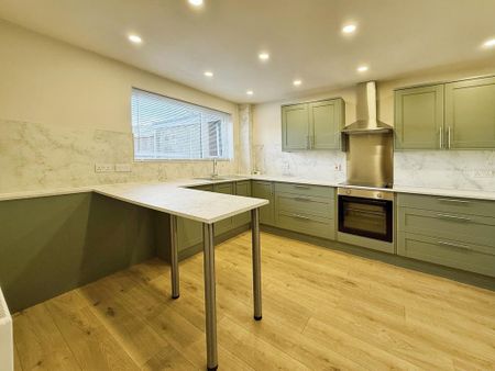 3 bedroom terraced house to rent - Photo 5