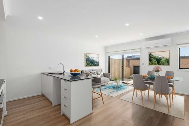MODERN TOWNHOUSE IN IDEAL LOCATION - Photo 1