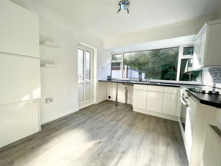 3 bedroom detached bungalow to rent - Photo 3