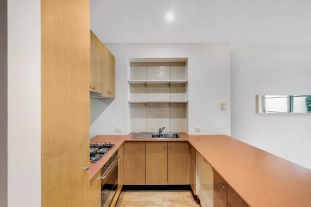 Stylish Two-Bedroom Townhouse - Photo 5