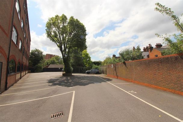 Ridgmont Plaza, Ridgmont Road, St. Albans - Photo 1