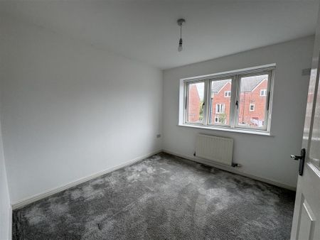 4 bedroom semi-detached house to rent - Photo 5