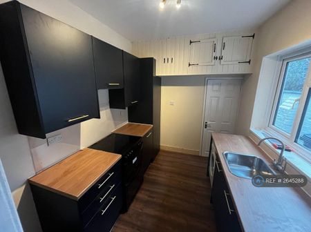 1 bedroom in a house share to rent - Photo 4