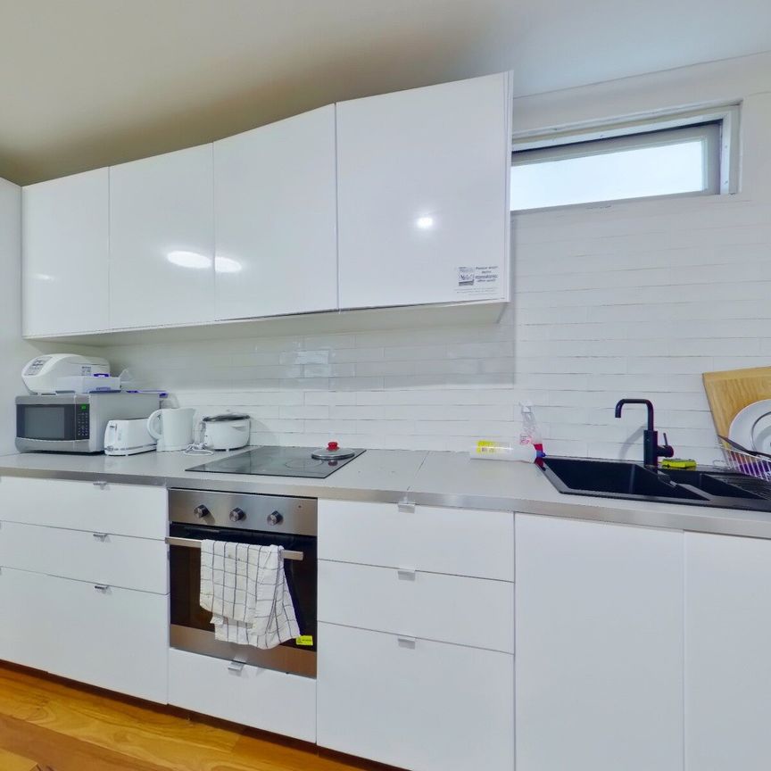 Chippendale - Photo 1