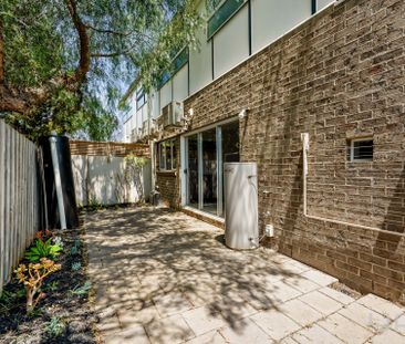 MODERN TOWNHOUSE, CENTRAL WERRIBEE - Photo 6