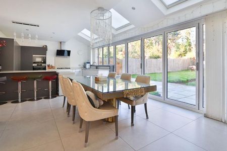 5 bedroom detached house to rent - Photo 4