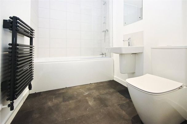 3 bedroom end of terrace house to rent - Photo 1