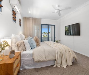 Contemporary lifestyle haven just a stone's throw to the beach - Photo 4