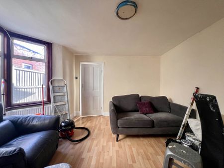 Guide Price £3,300 pcm - Available Now - Part Furnished - Photo 2