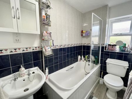 2 bedroom terraced house to rent - Photo 4