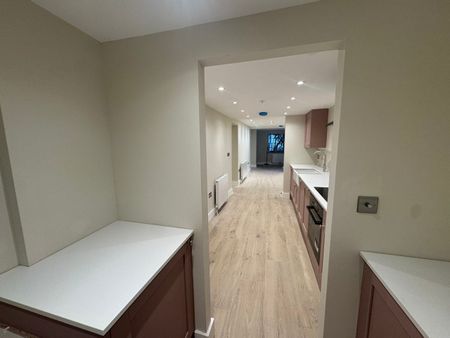 2 Bed Flat, Battersea Park Road, SW11 - Photo 4