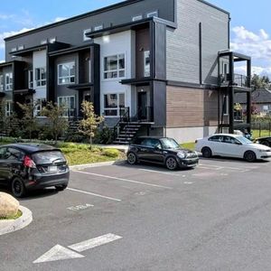 Condo 4 1/2 - St-Amable - 2parking - 2016-A/C!! Libre 1 JUIN 2026 !! Rare sur le Marcher !! Faite vite - Photo 2