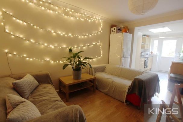 5 bedroom semi-detached house to rent - Photo 1