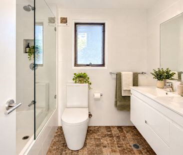 Beautifully Refurbished Three-Bedroom Townhouse in a Prime Glebe Lo... - Photo 4