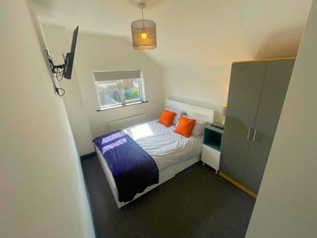 4 bedroom terraced house to rent - Photo 5