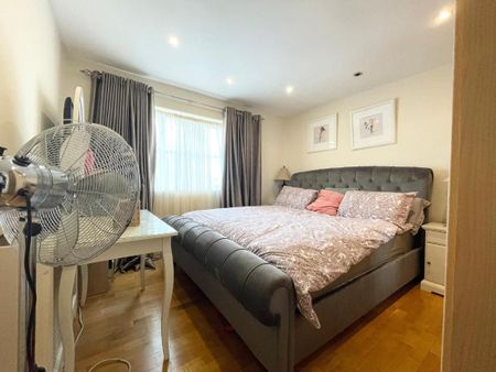 Blessing Way, Barking, IG11 - Photo 3