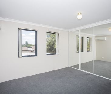 Re-furbished Double Storey Delight! - Photo 4