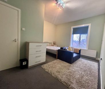 Victoria Road (room 2), Morley, Leeds - Photo 3