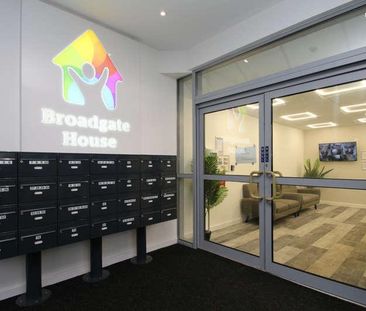 Self Contained Apartment - Broadgate House, NG9 - Photo 4