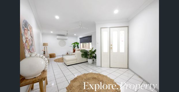 Walking distance to Bucasia Beach! - Photo 1