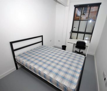 5 bedroom flat to rent - Photo 4