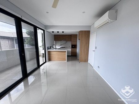 Modern townhouse for rent, covenient location! - Photo 2