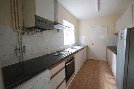 4 bedroom terraced house to rent - Photo 5