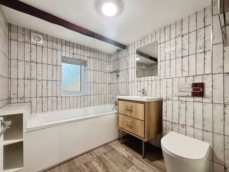 Old Garage Cottage, NR17 1DD - Photo 3