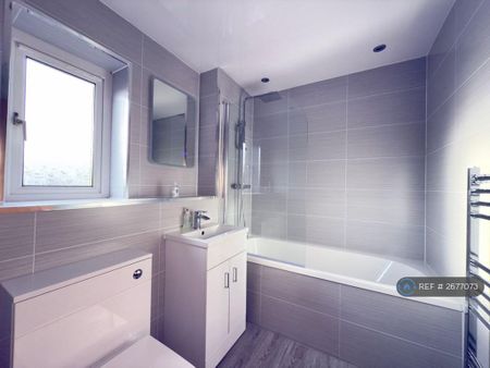 2 bedroom semi-detached house to rent - Photo 4