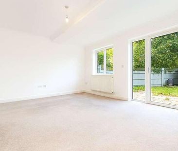 North Side Court, The Cardinals, Tongham, Farnham, GU10 - Photo 1