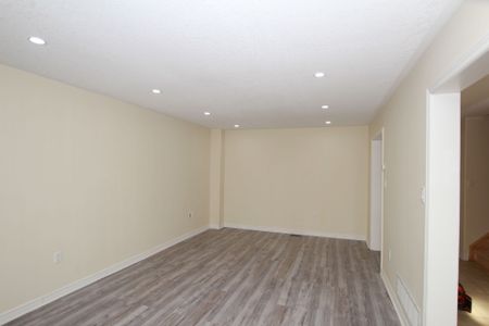 For Lease - 35 Buchanan Drive, New Tecumseth, Ontario - Photo 4