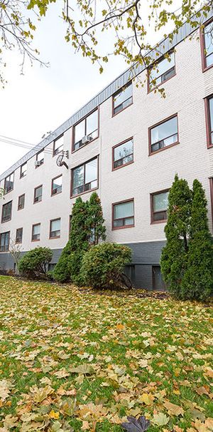 Crown Hill Place Apartments - Photo 1