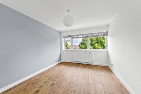 A new refurbished town house in a great location for local shops, buses to Richmond and Kingston and close to the riverside and open spaces of Ham Riverside Lands. Available mid November 2025. - Photo 5
