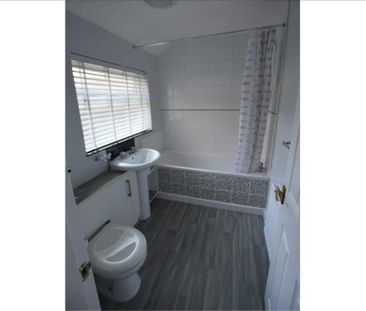 2 bedroom semi-detached house to rent - Photo 6