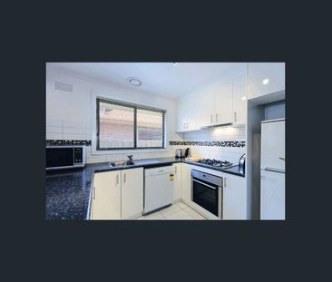 SPACIOUS FAMILY HOME - Photo 2