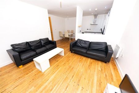 3 bedroom flat to rent - Photo 2
