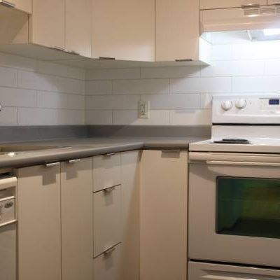 1 DEN 1 BATH UNIT NEAR SUNSET BEACH ! (VANCOUVER) - Photo 4