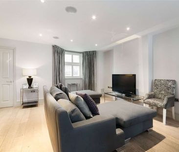 Stylish three bedroom townhouse in a central Fulham location - Photo 1