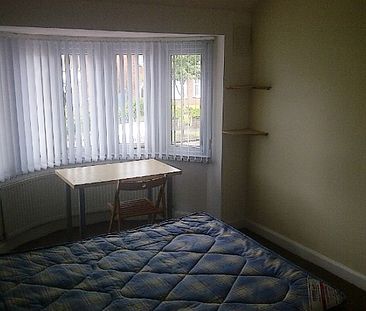 FOUR BEDROOM-2 BATHROOMS-NEWLY REFURBISHED-5 MINS FROM BCU-£80 P/W... - Photo 2