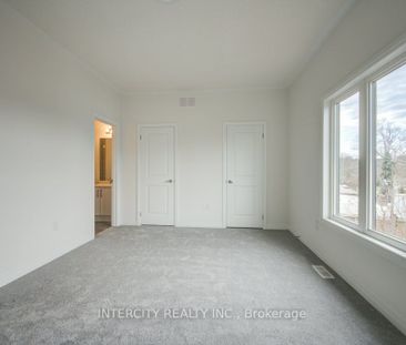 Townhouse For Lease | X8128126 - Photo 6