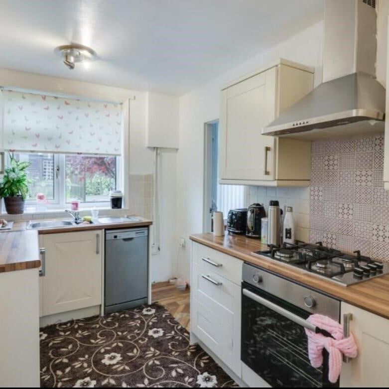 Iveson Crescent - Photo 1