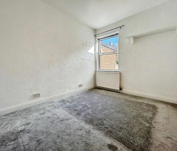 2 bedroom end of terrace house to rent - Photo 4