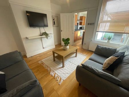 4 bedroom terraced house to rent - Photo 2